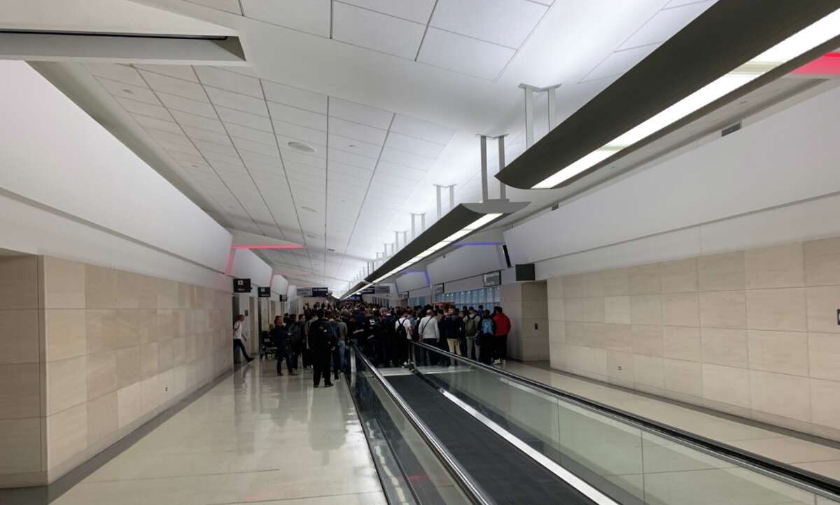 Excruciating Travelers wait 23 hours in airport immigration lines