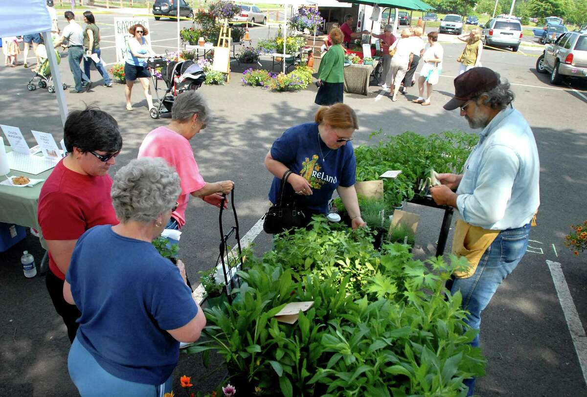 Colonie kicks off farmers' market at The Crossings Saturday