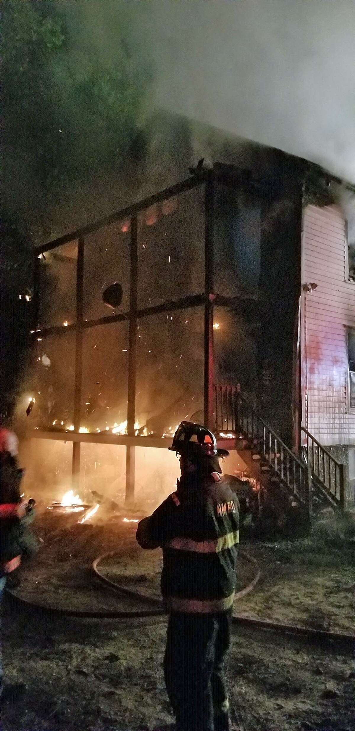 6 hurt in multifamily house fire in New Milford