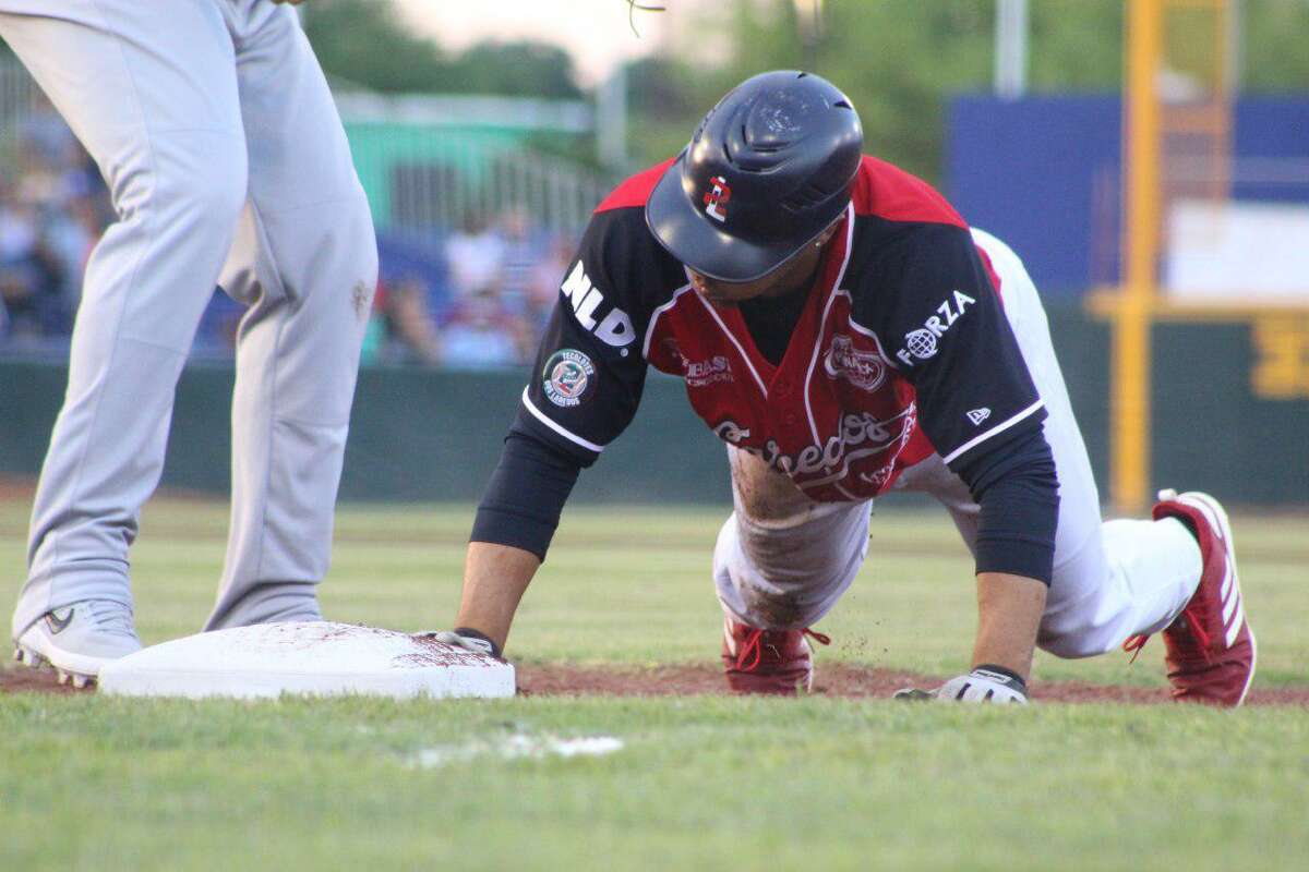 Center fielder Johnny Davis and the Tecolotes lost 4-3 at Uni-Trade Stadium against last-place Durango Saturday. Davis was 2-for-4 with two runs, and he extended his league lead in stolen bases to 33 with two more.
