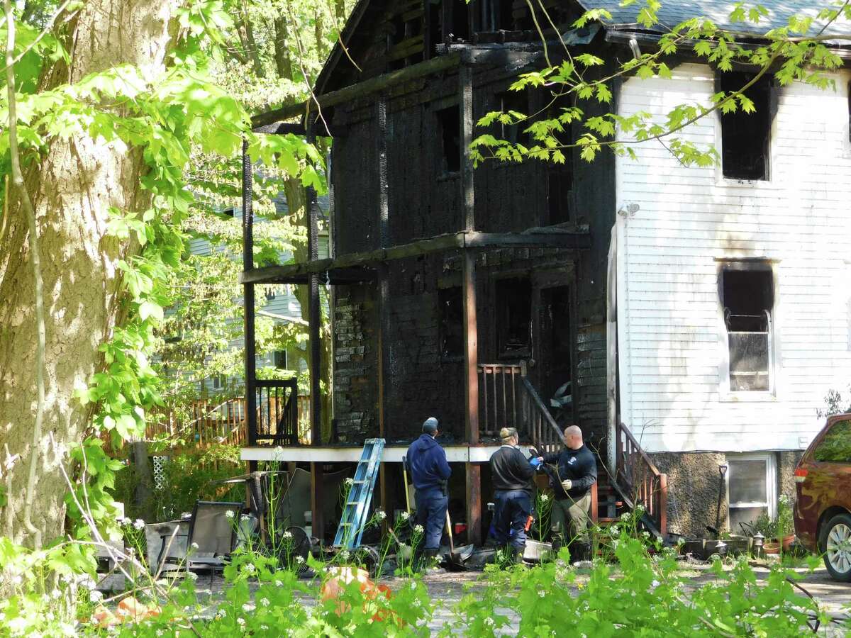 6 hurt in multifamily house fire in New Milford