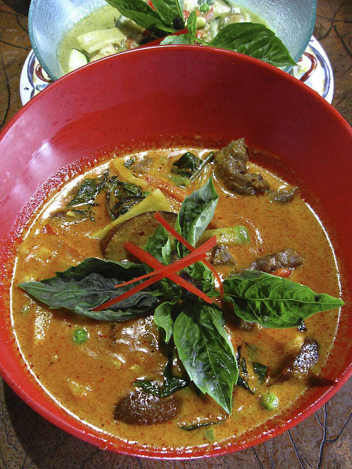 Curry options include gaeng ped red curry with beef and gaeng keow wan green curry with chicken at Tong's Thai Restaurant.