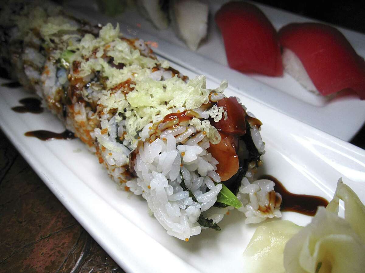 Review Tong’s Thai restaurant still serving up familiar faves on