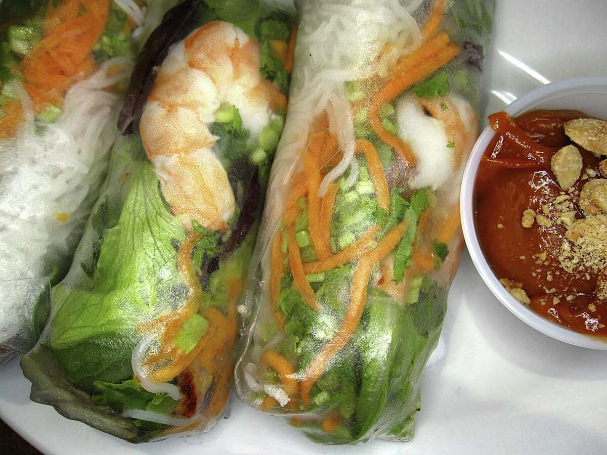 Review Tong’s Thai restaurant still serving up familiar faves on