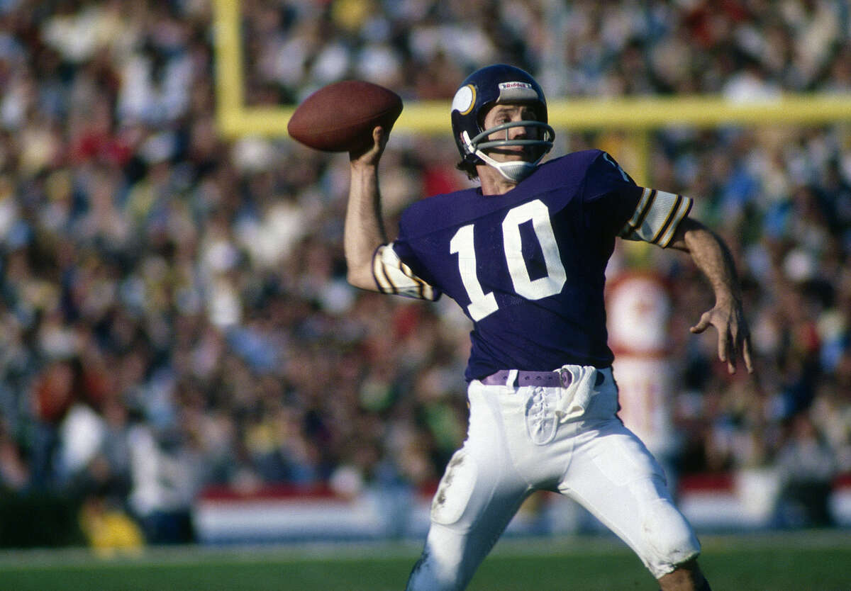 23. Fran Tarkenton Teams: Minnesota Vikings (1961-66, 1972-78), New York Giants (1967-71)