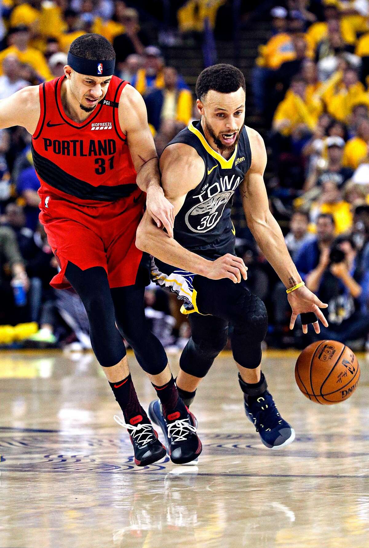 Golden State Warriors’ Stephen Curry tries to get past Portland Trail Blazers’ Seth Curry in the fourth quarter during game 2 of the Western Conference Finals between the Golden State Warriors and the Portland Trail Blazers at Oracle Arena on Thursday, May 16, 2019 in Oakland, Calif.