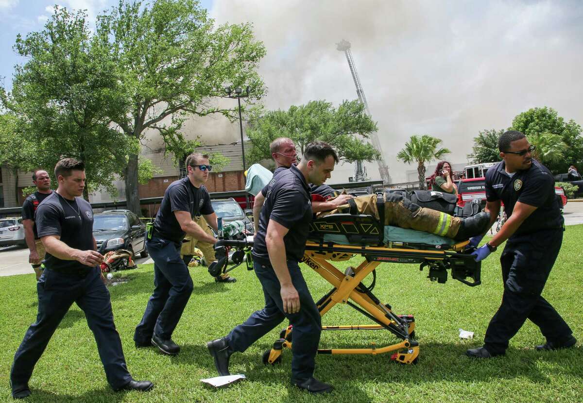 Massive Houston Apartment Fire Displaces More Than A Dozen Families Injures Firefighter