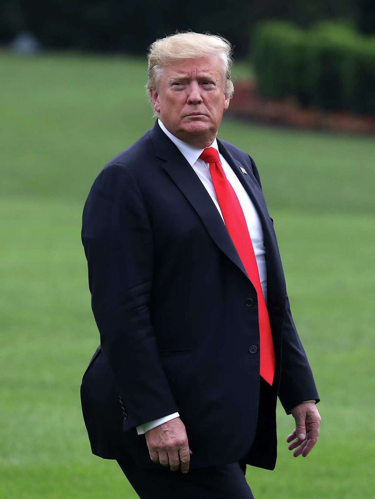 WASHINGTON, DC - MAY 17: U.S. President Donald Trump walks toward the Oval Office after returning back to the White House from a trip to New York City, on May 17, 2019 in Washington, DC. (Photo by Mark Wilson/Getty Images)