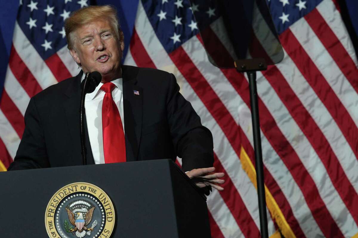 El presidente Donald Trump pronuncia un discurso durante las reuniones legislativas y expo comercial de la Asociación Nacional de Agentes Inmobiliarios en Washington, el viernes 17 de mayo de 2019.