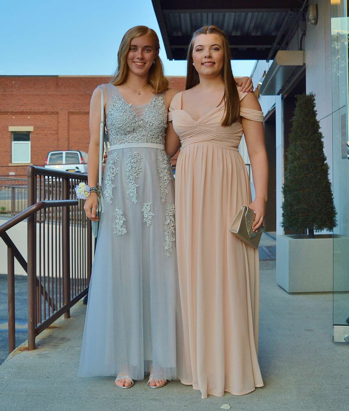 Darien High School held its prom on May 17, 2019 at the Stamford Loading Dock. Were you SEEN?