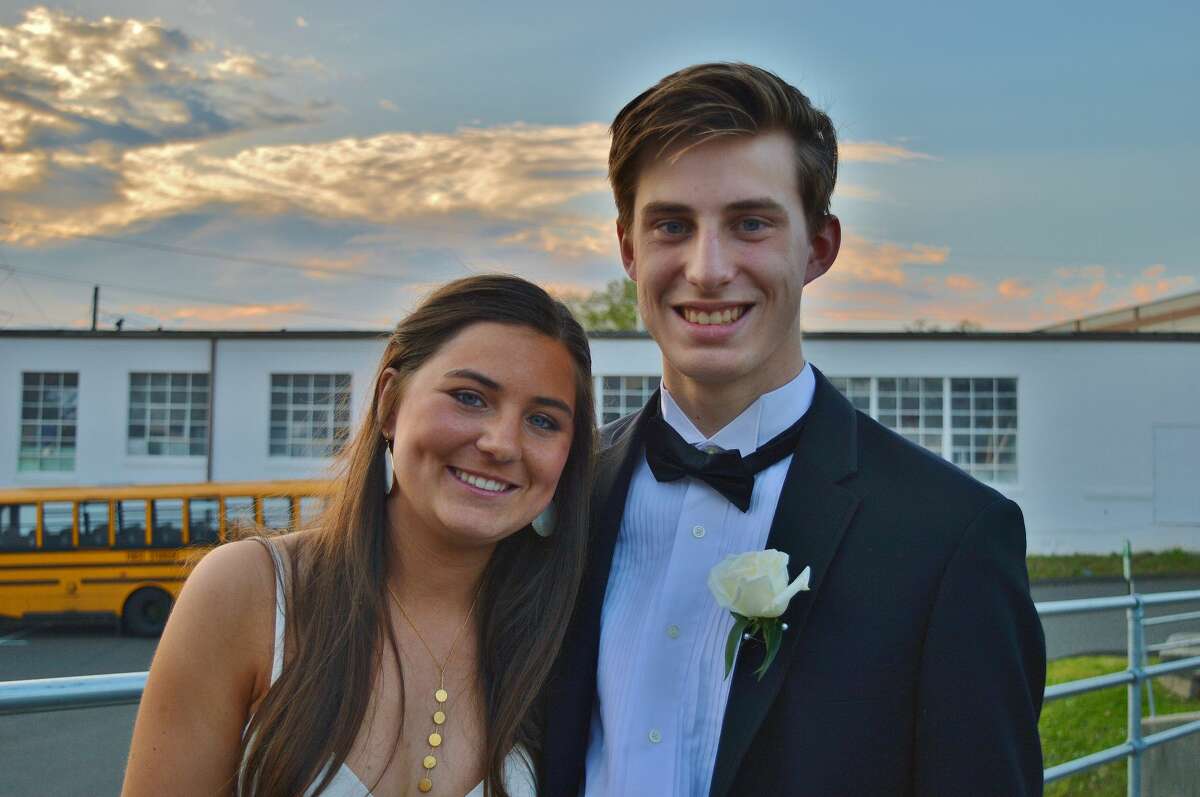 Darien High School held its prom on May 17, 2019 at the Stamford Loading Dock. Were you SEEN?