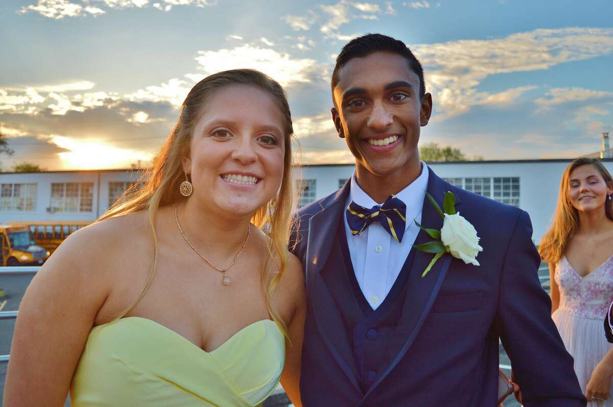 Darien High School held its prom on May 17, 2019 at the Stamford Loading Dock. Were you SEEN?