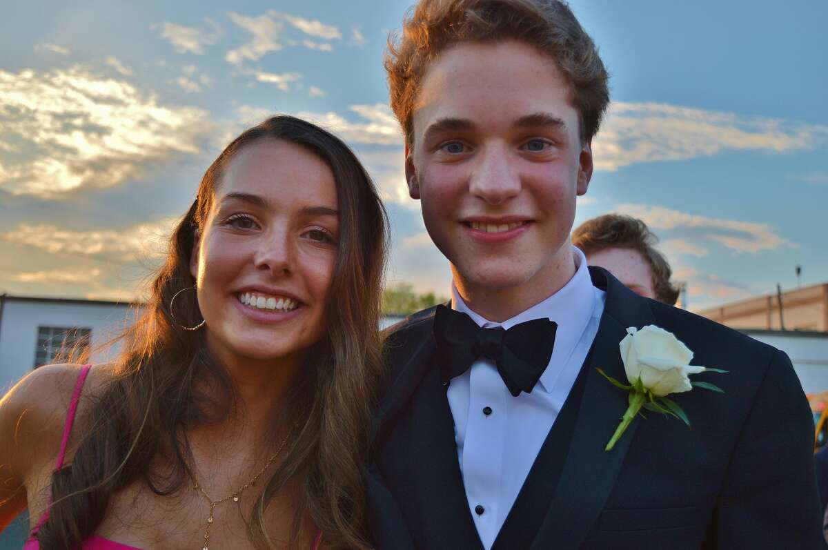 Darien High School held its prom on May 17, 2019 at the Stamford Loading Dock. Were you SEEN?