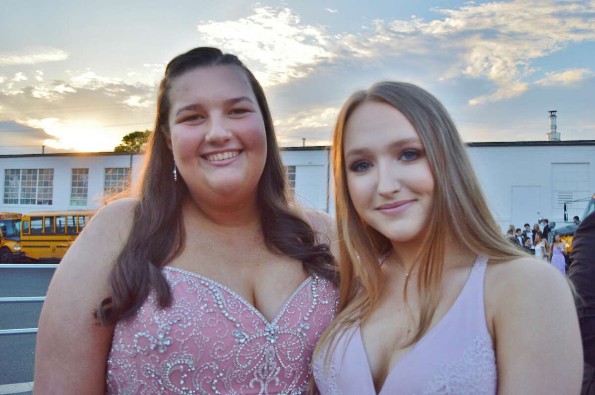 Darien High School held its prom on May 17, 2019 at the Stamford Loading Dock. Were you SEEN?