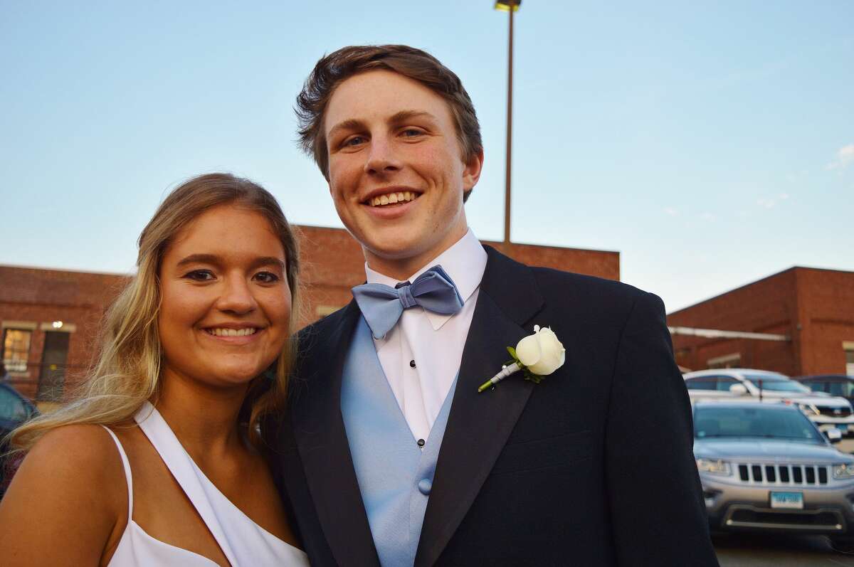Darien High School held its prom on May 17, 2019 at the Stamford Loading Dock. Were you SEEN?
