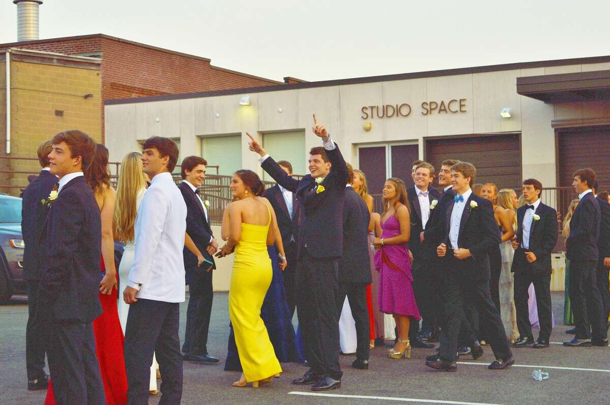 Darien High School held its prom on May 17, 2019 at the Stamford Loading Dock. Were you SEEN?