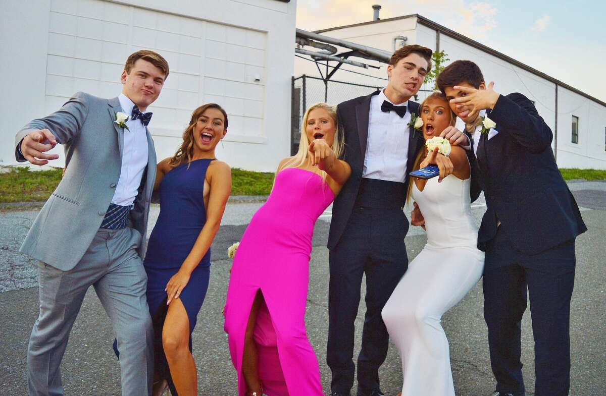 Darien High School held its prom on May 17, 2019 at the Stamford Loading Dock. Were you SEEN?
