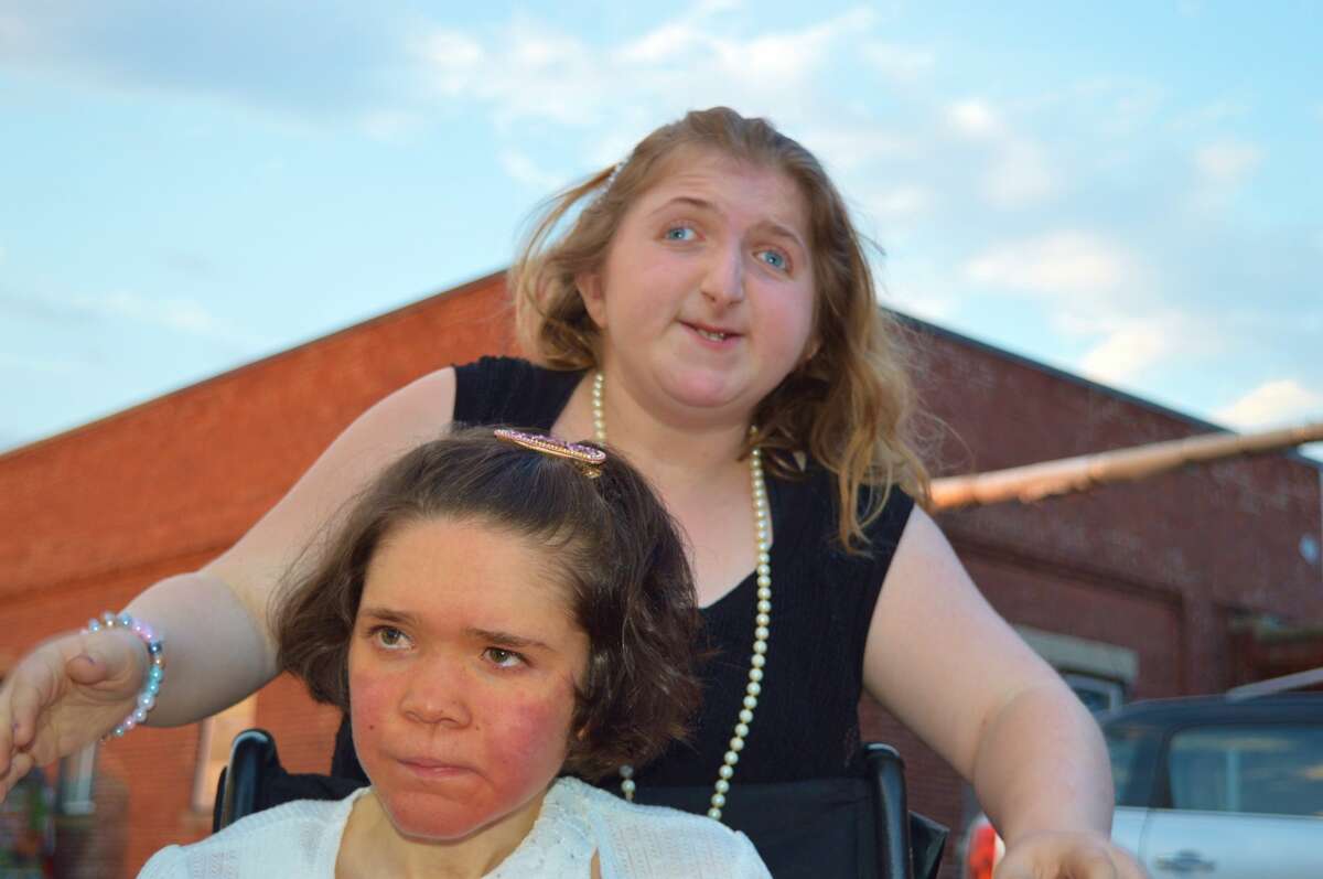 Darien High School held its prom on May 17, 2019 at the Stamford Loading Dock. Were you SEEN?