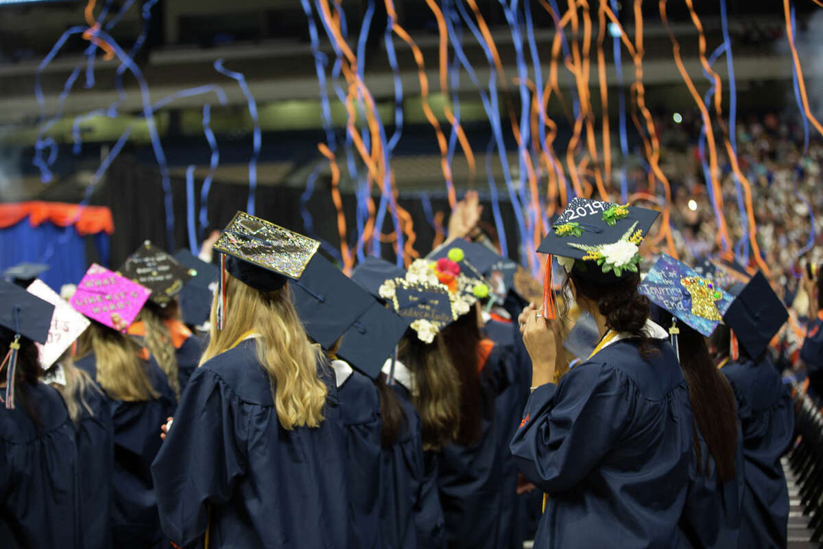 Photos: UTSA's Largest Graduating Class Walked The Stage Saturday And ...