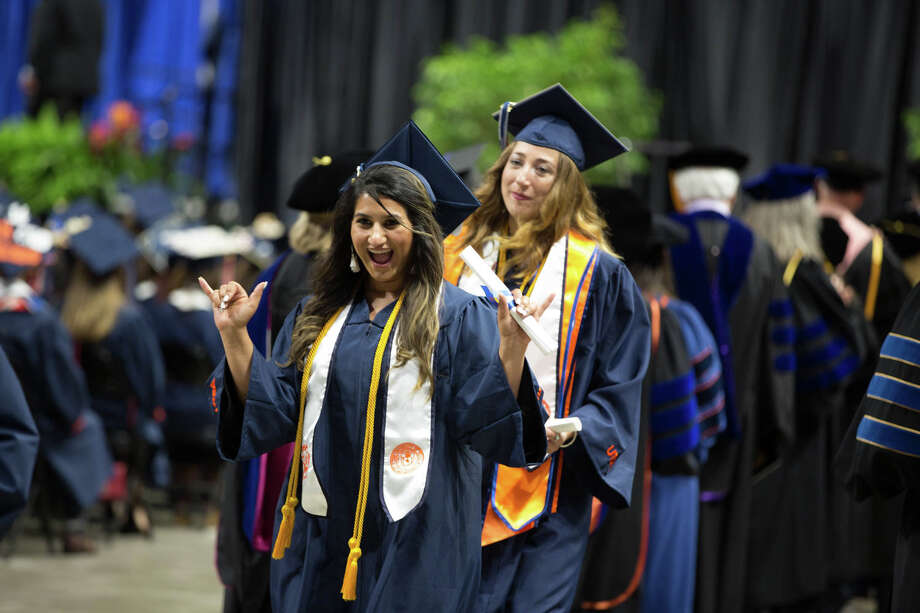 Photos Utsa S Largest Graduating Class Walked The Stage Saturday And Sunday Mysa