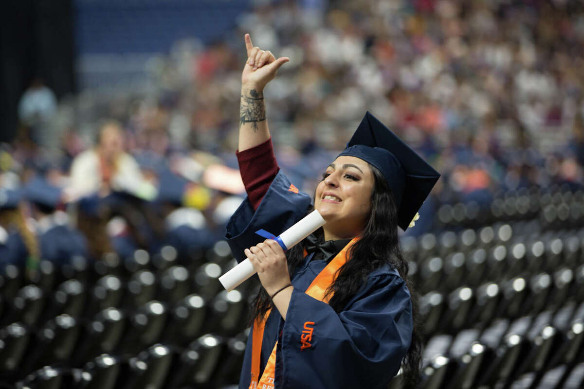 Photos: UTSA's Largest Graduating Class Walked The Stage This Weekend