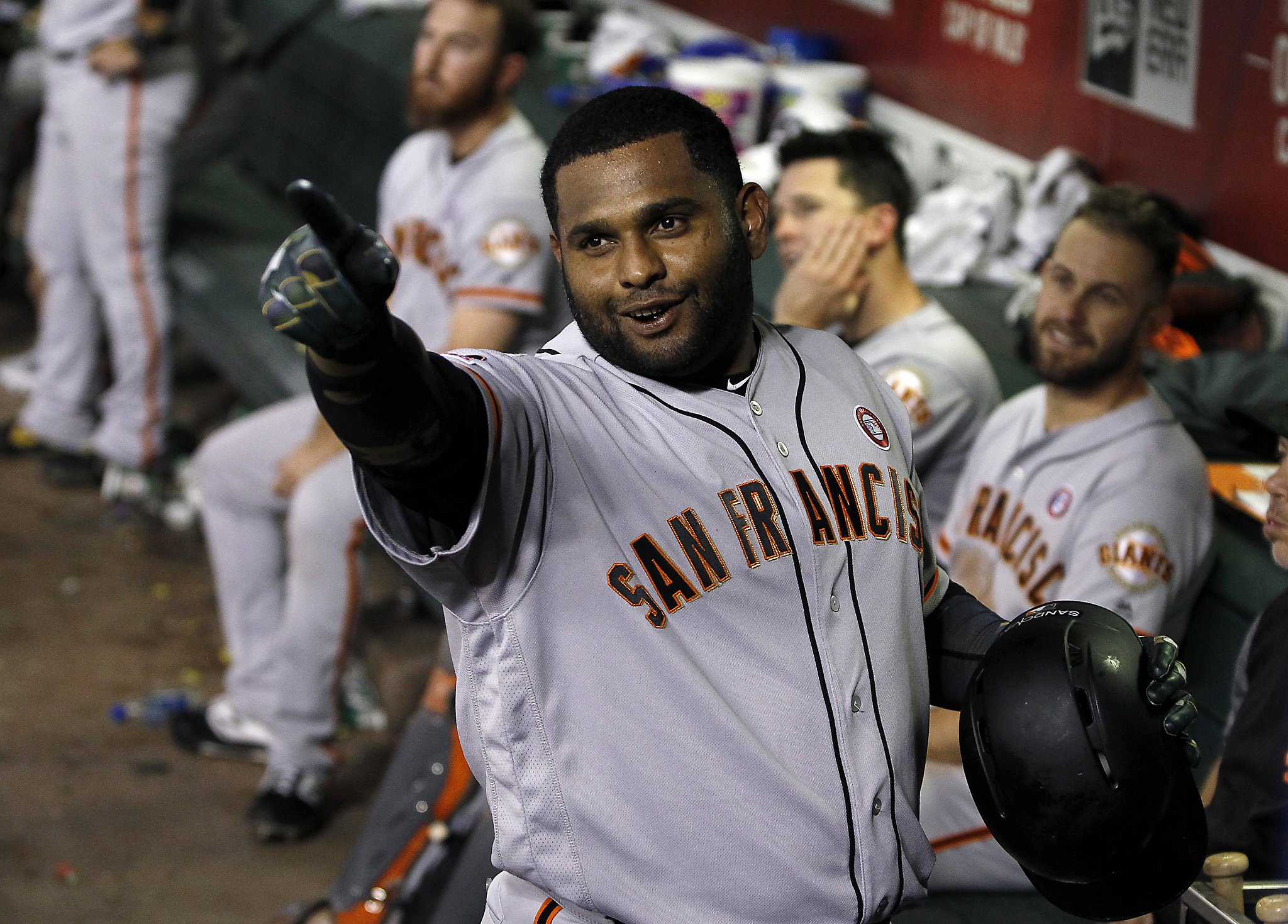 Pablo Sandoval does it again — pinch homer in 10th inning beats Diamondbacks