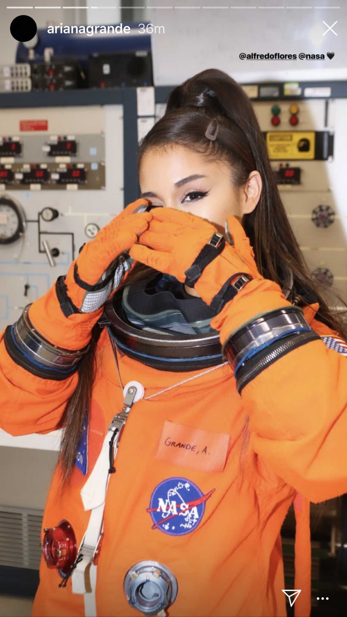 Ariana Grande Visits Nasa Ahead Of Houston Show Houston