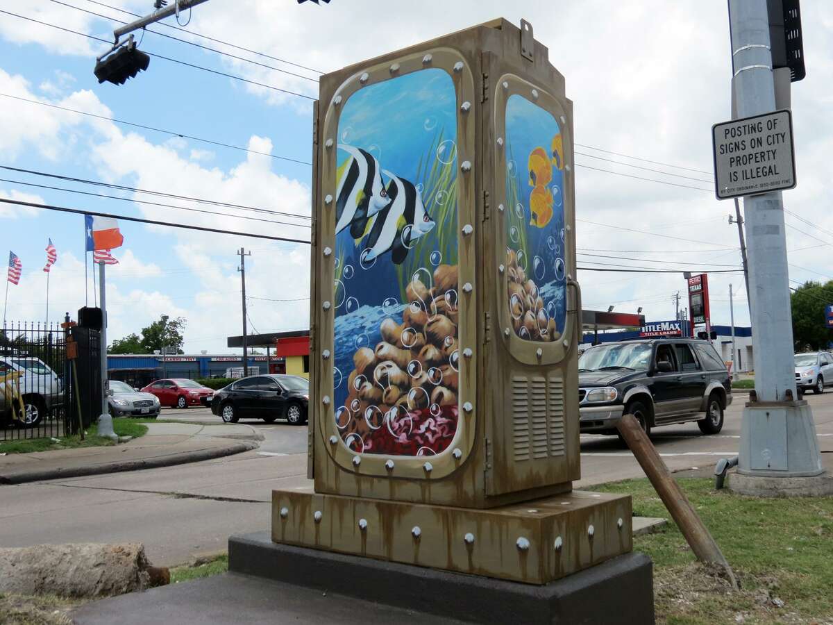 One of the traffic light boxes in Houston that has been transformed by Mini Murals