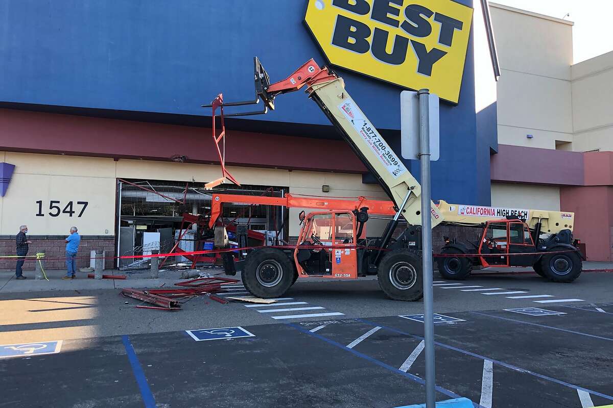 Photo of damaged Best Buy store