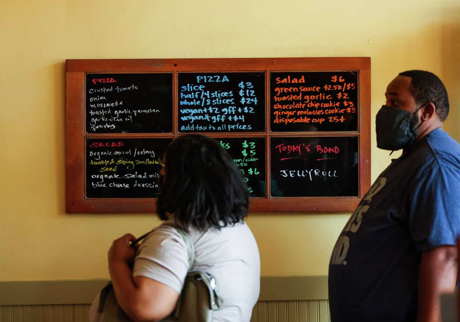 How classic Berkeley restaurant Cheese Board Pizza built its timeless vibe