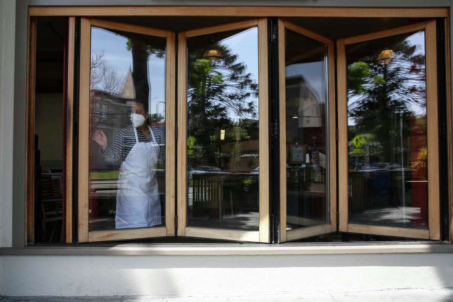 How classic Berkeley restaurant Cheese Board Pizza built its timeless vibe