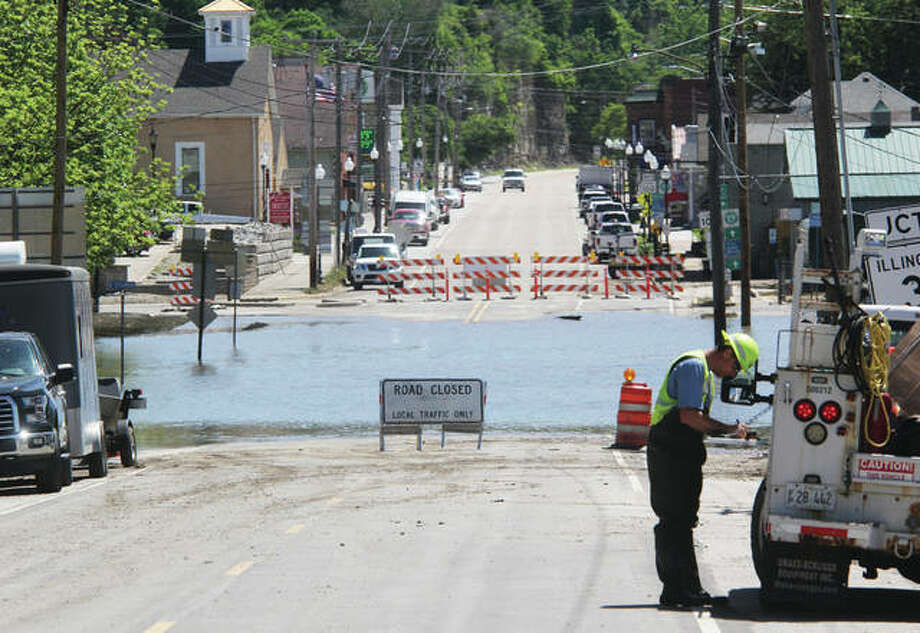 Grafton Cleans Up After Flooding Alton Telegraph