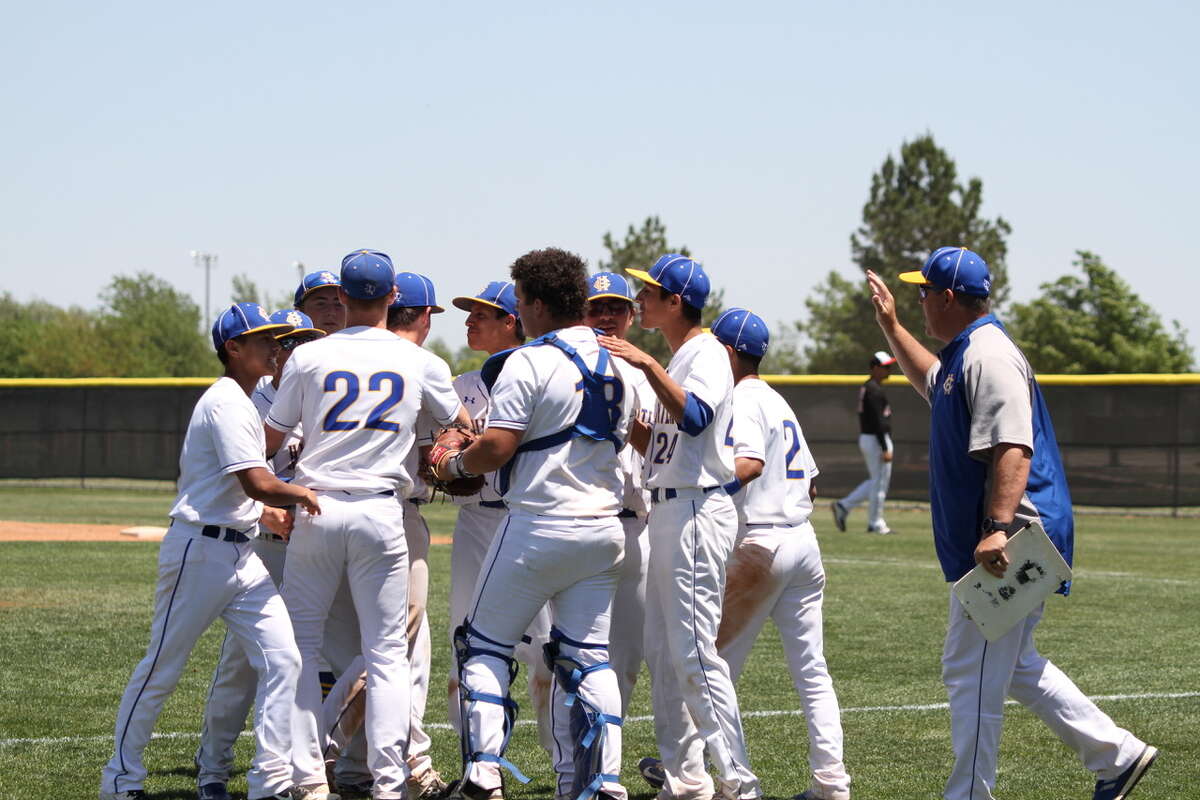 Owls keep flying Hale Center raises past Gruver into semifinals