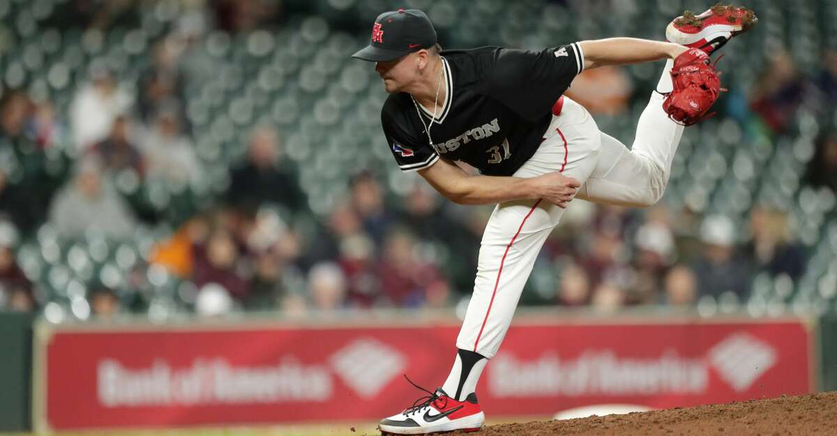 Houston Cougars Devon Roedahl (31) pitches during the sixth inning of a game in the 2019 Shriners College Classic at Minute Maid Park, Sunday, March 3, 2019, in Houston.