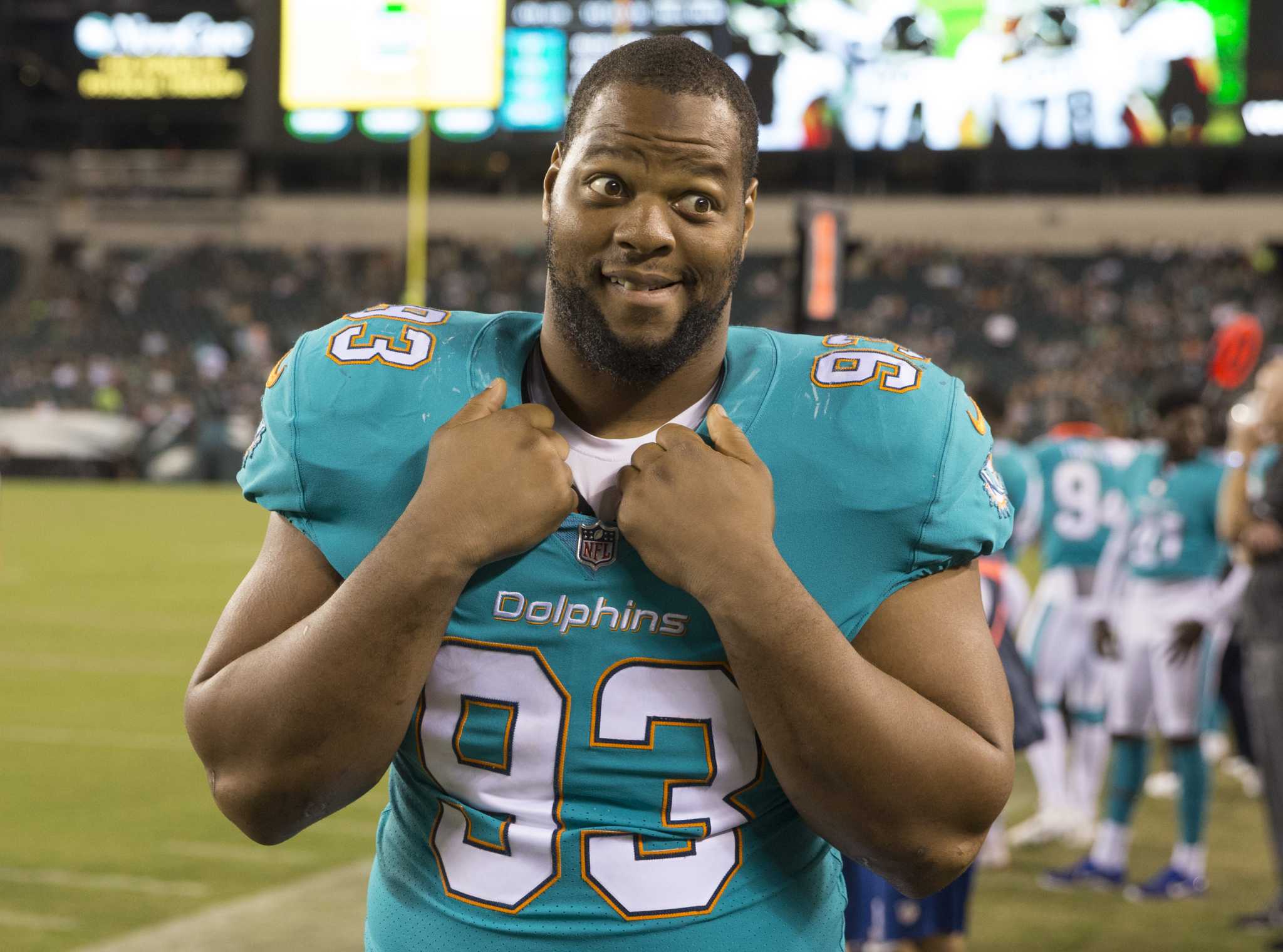 Report: Bucs finalizing 1-year deal with Ndamukong Suh