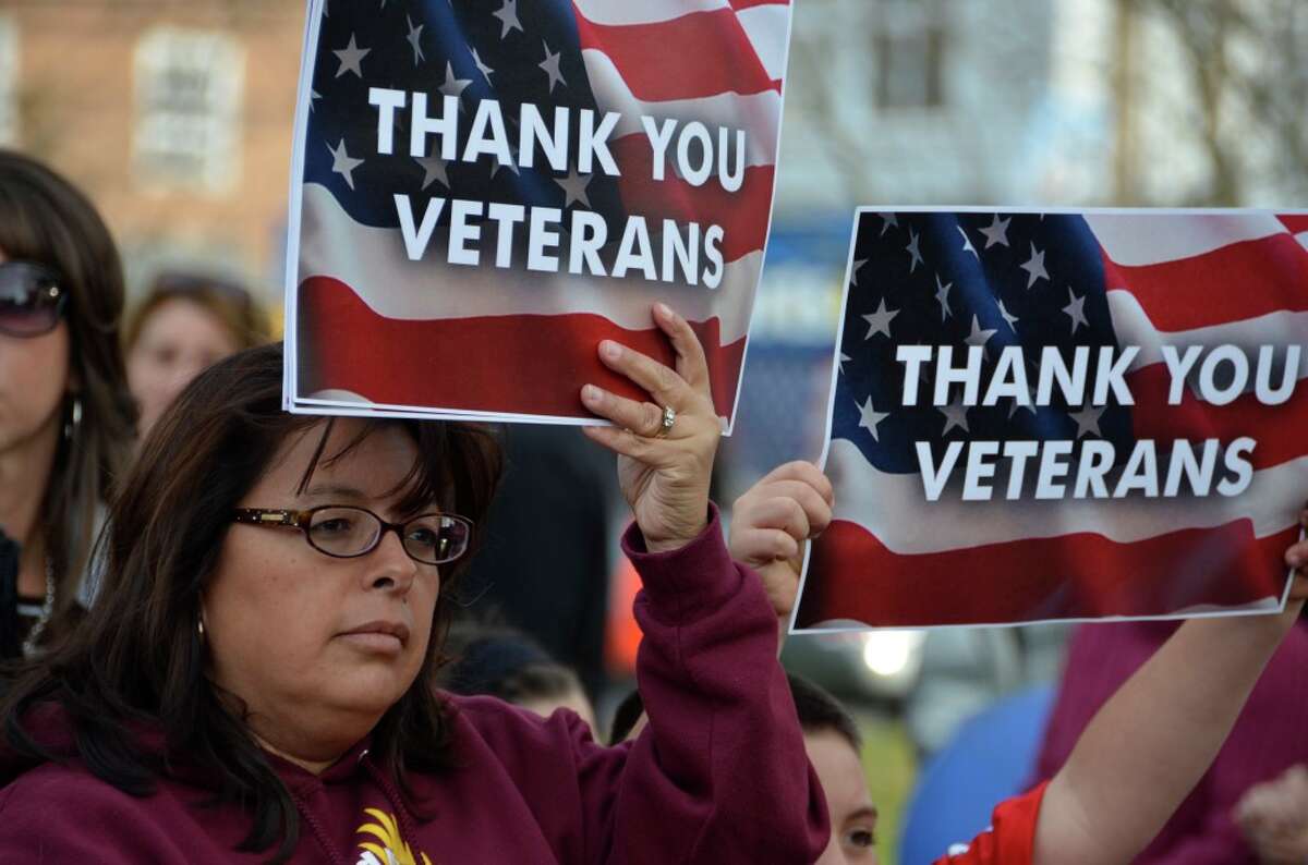 Are libraries closed on veterans day