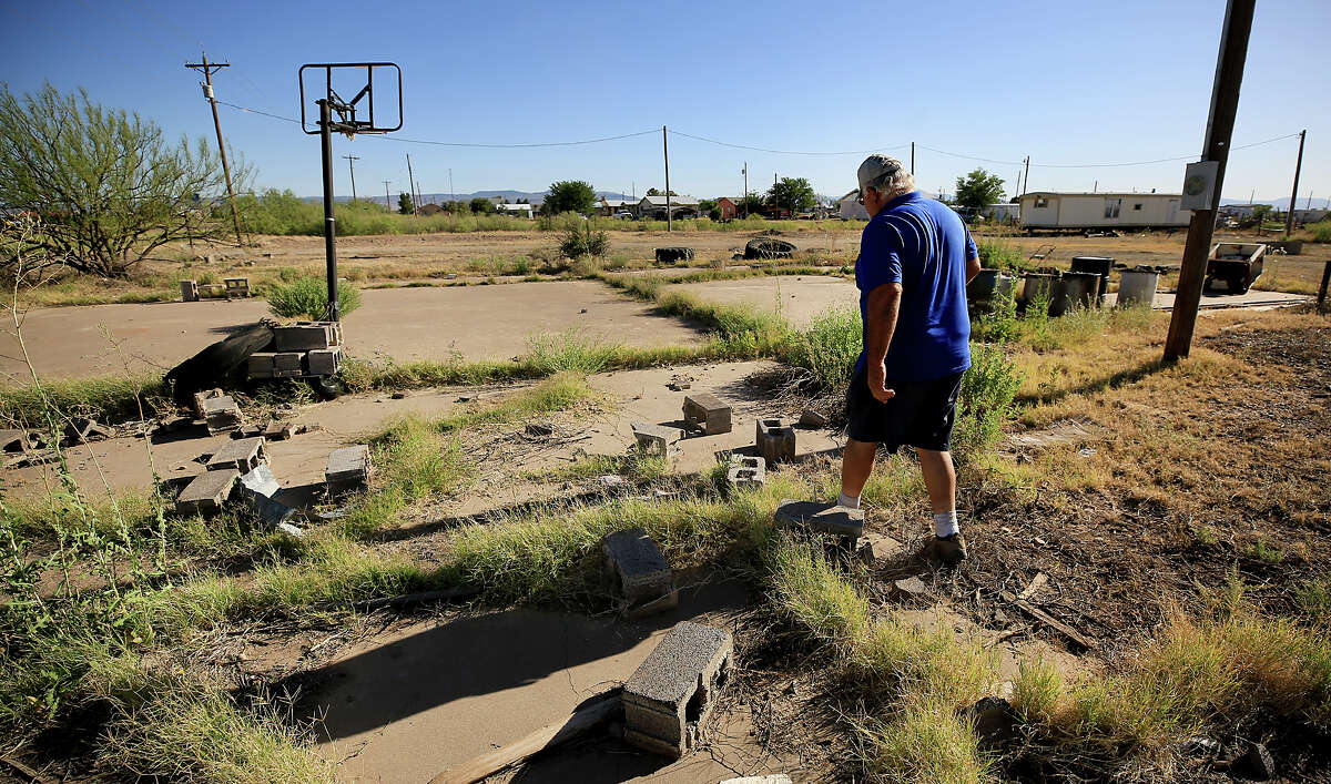 Photos show aftermath of deadly '87 Saragosa tornado