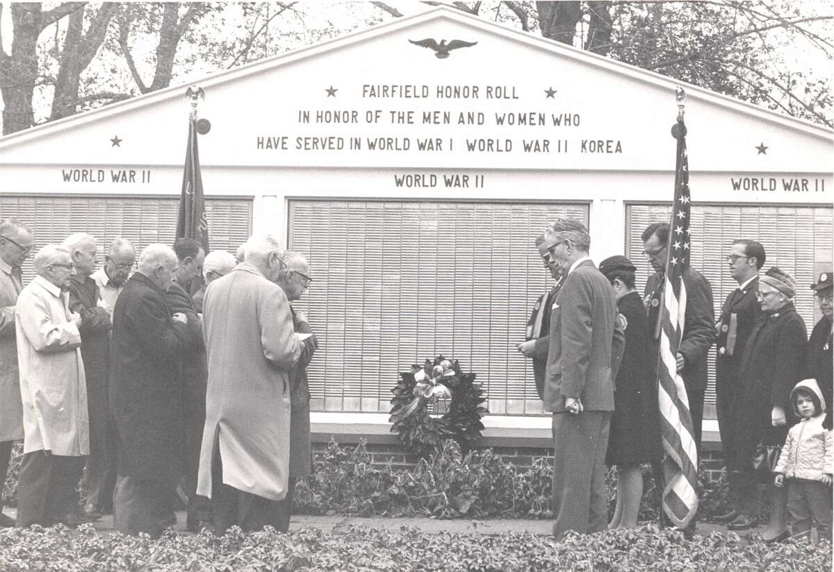 Fairfielders observe Memorial Day in 1971.