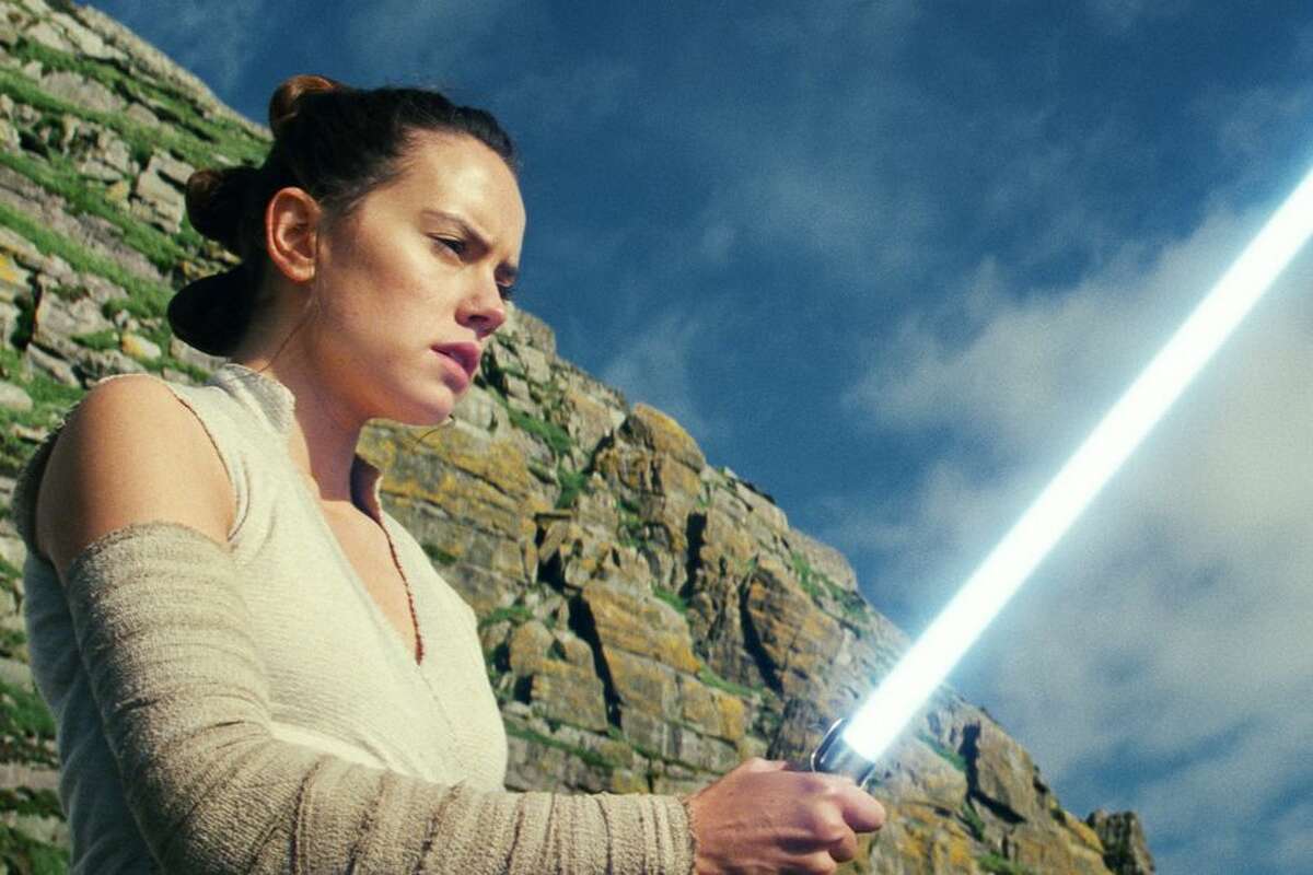 Star Wars: The Last Jedi Rey (Daisy Ridley) Photo: Lucasfilm Ltd. © 2017 Lucasfilm Ltd. All Rights Reserved.