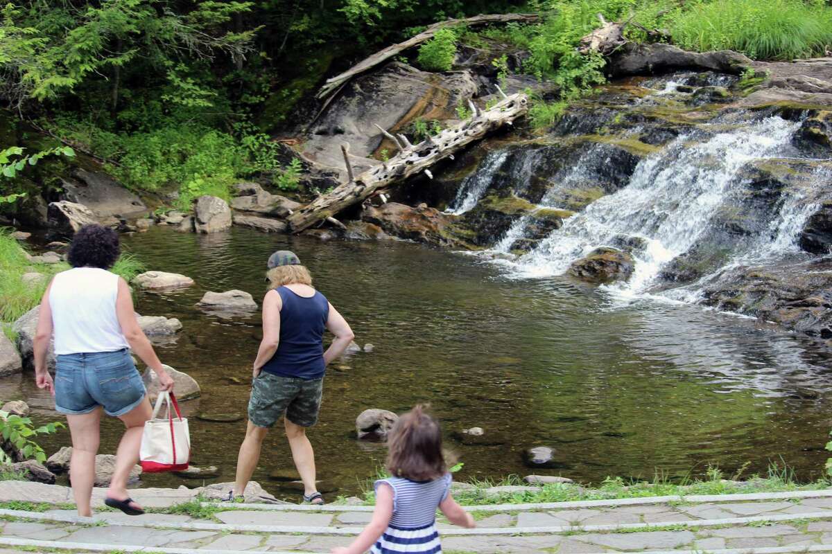 No swimming at inland parks At this time, DEEP is permitting swimming only at shoreline state parks (not inland state park swim areas). Source: DEEP