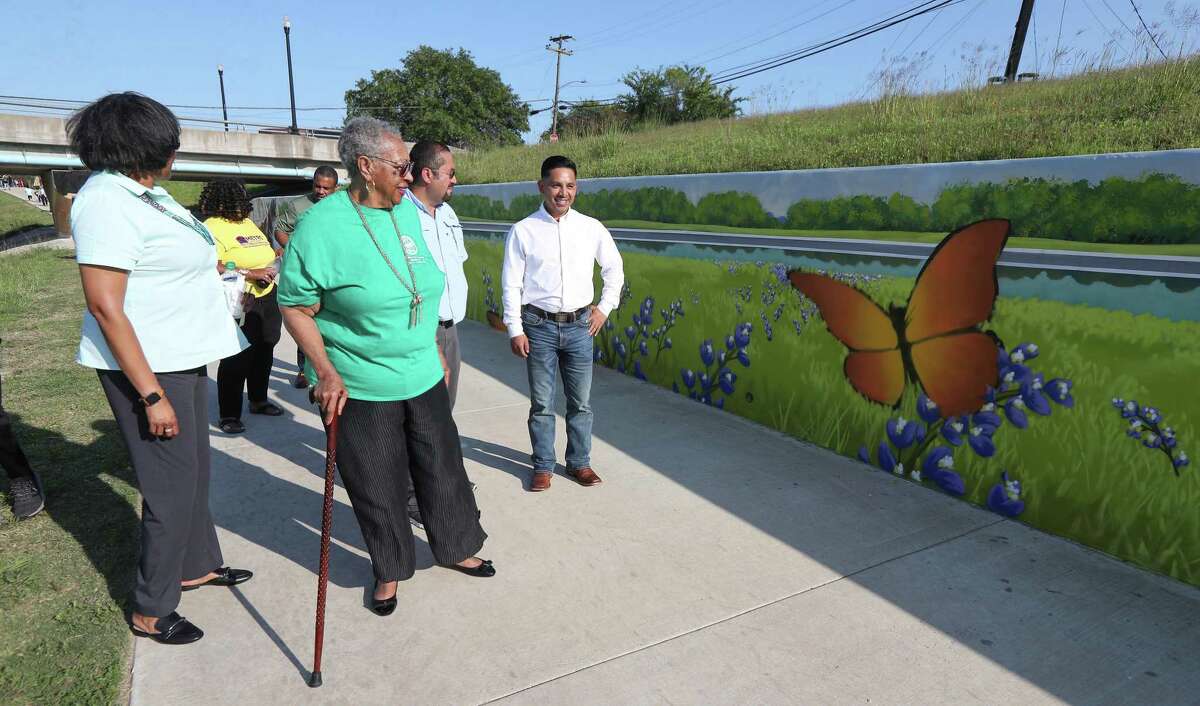 Vivian Harris, a staff member of the late-Council Member Larry Green, looks at the Sims Bayou Trail mural dedicated to Green. The mural was painted by local artist Gelson D. Lemus, aka w3r3on3, and was dedicated on what would have been Green’s 54th birthday.