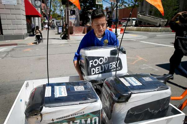 Gratuit Images Kiwibots Win Fans At Uc Berkeley As They Deliver Fast Food At Slow actualisé salutations