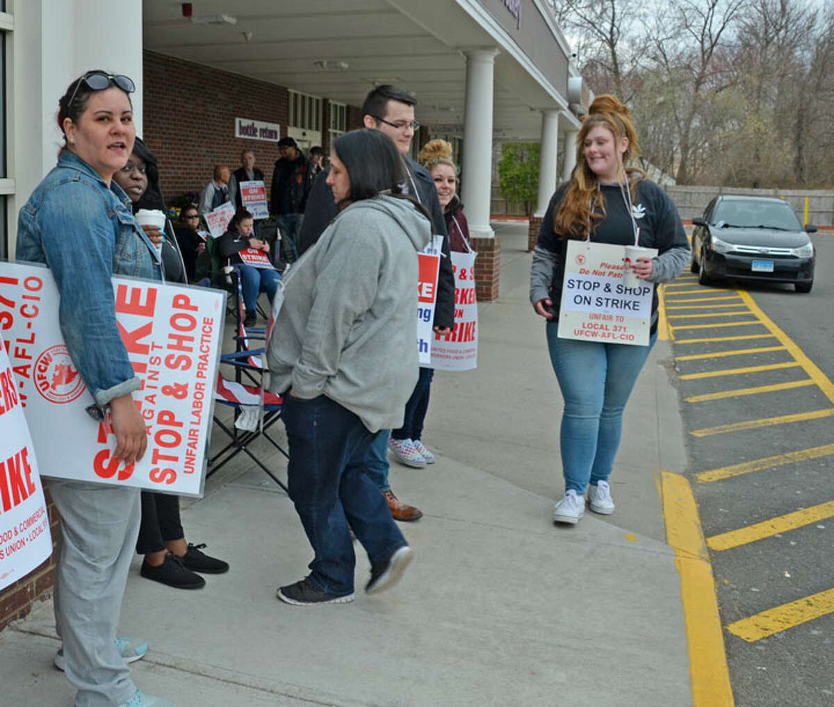 On strike: Self-checkouts open at Milford Stop & Shop