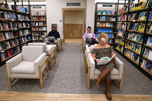 Barnes Noble Unveils New Edited Down Store In Concord