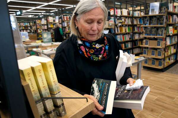 Barnes Noble Unveils New Edited Down Store In Concord