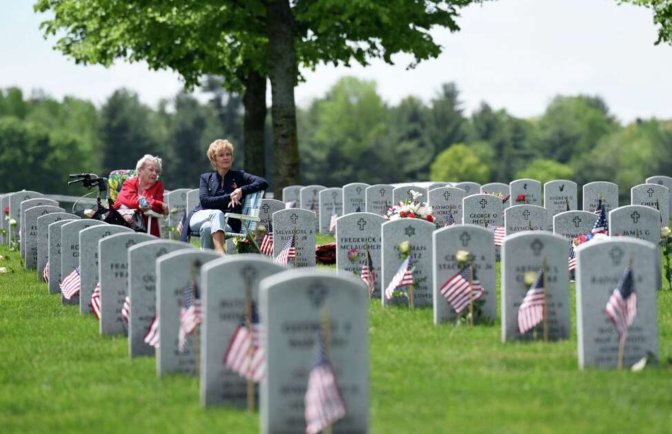 Photos Memorial Day at cemetery