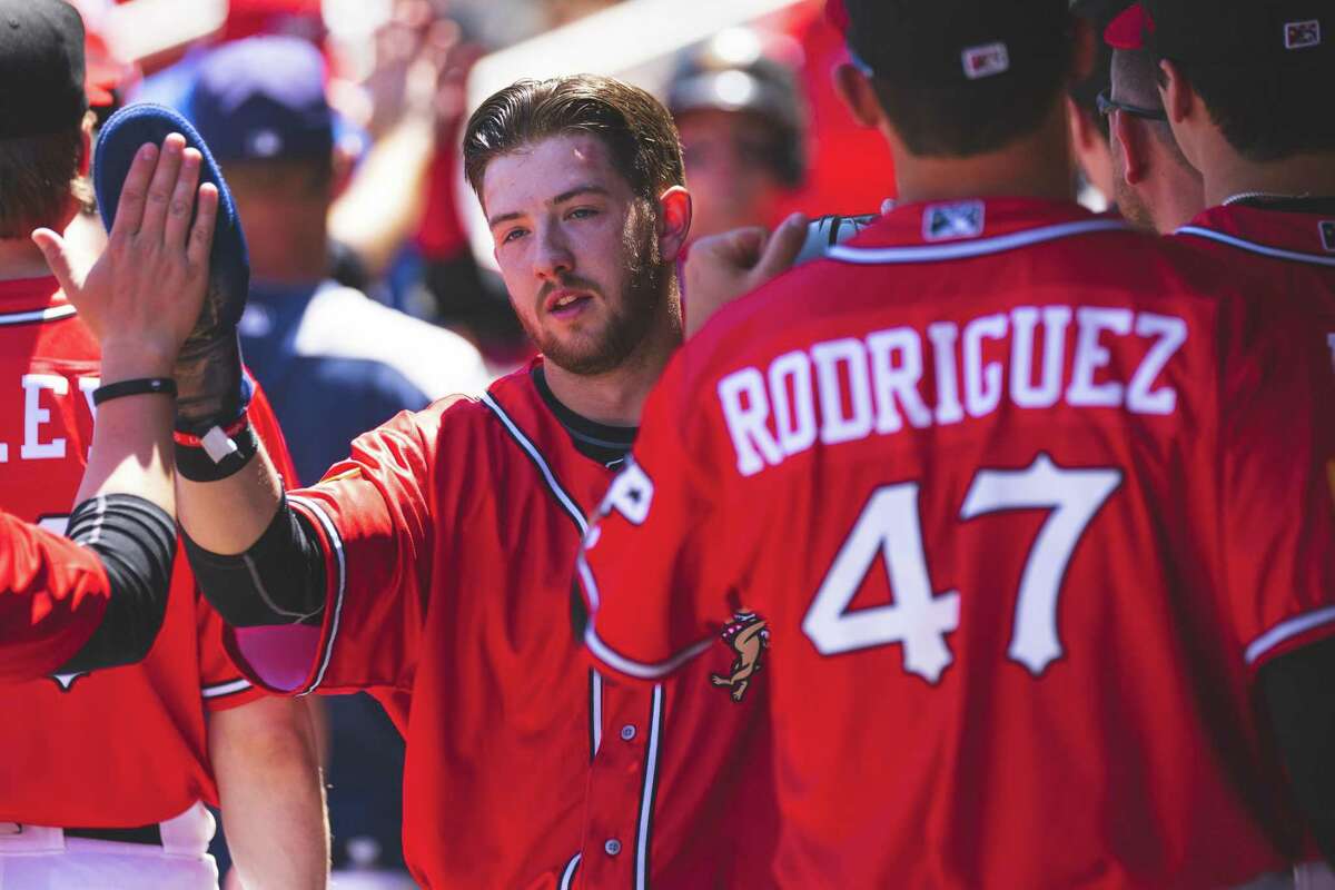 El Paso Chihuahuas fans embrace record-breaking heat to enjoy the