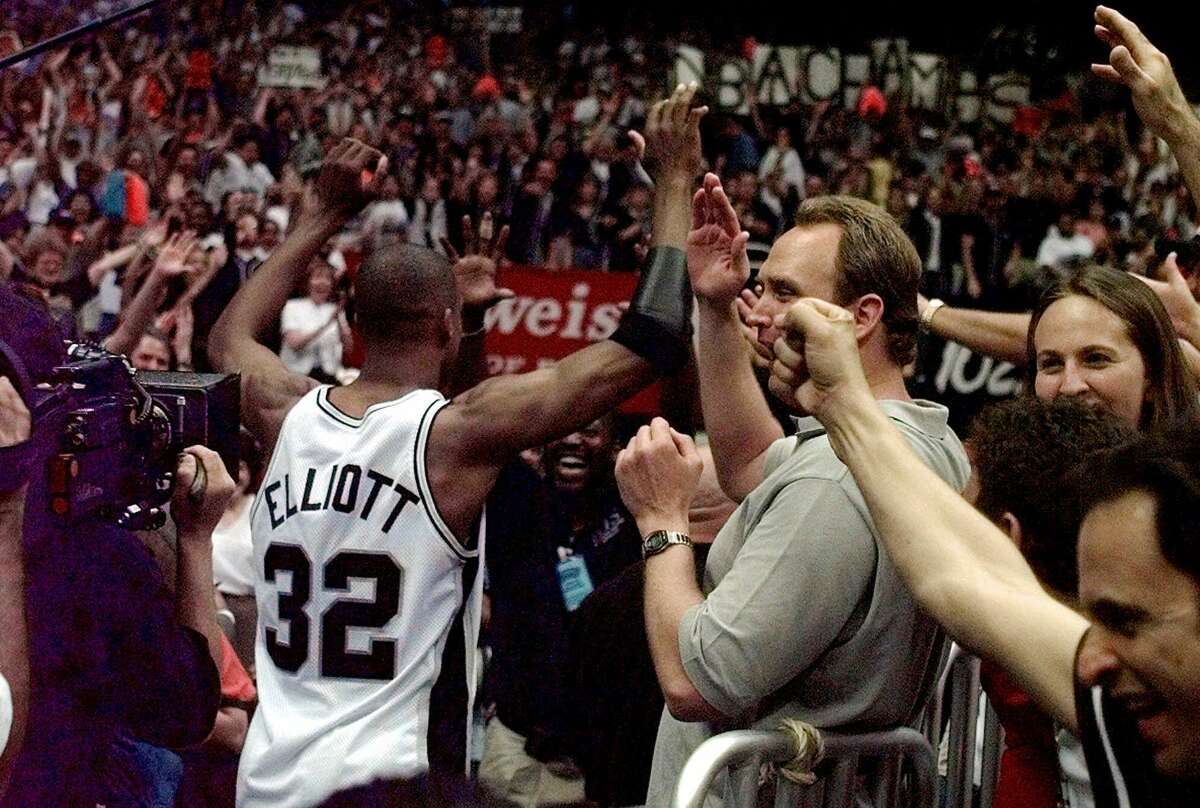 San Antonio Spurs forward Sean Elliott raises his fists as he leaves the court after the Spurs defeated the Portland Trail Blazers 86-85 to go up 2-0 in the best-of-seven NBA Western Conference Finals Monday, May 31, 1999, in San Antonio. (AP Photo/Pat Sullivan)