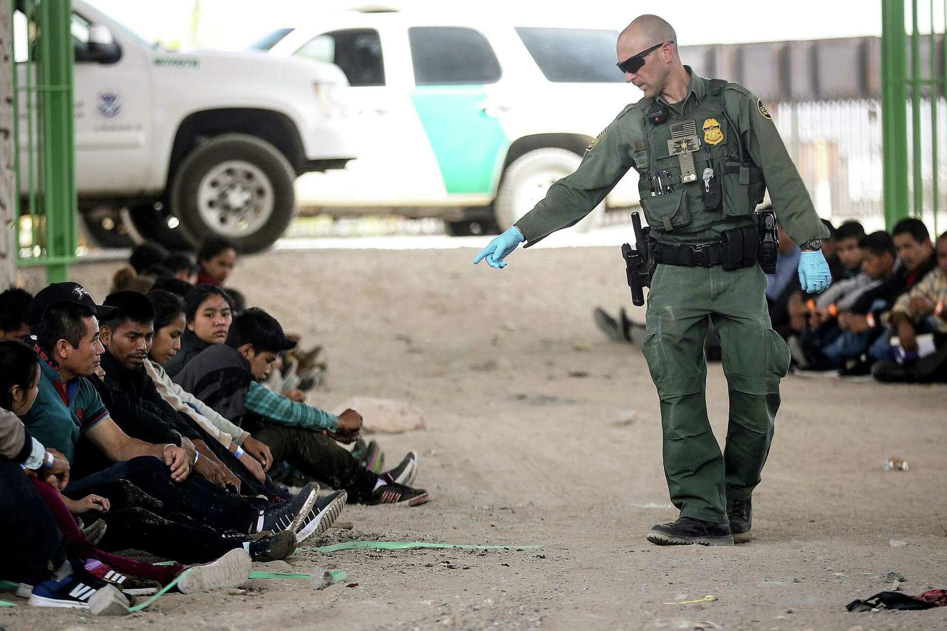 Record number of migrant families detained at U.S.-Mexico border in May