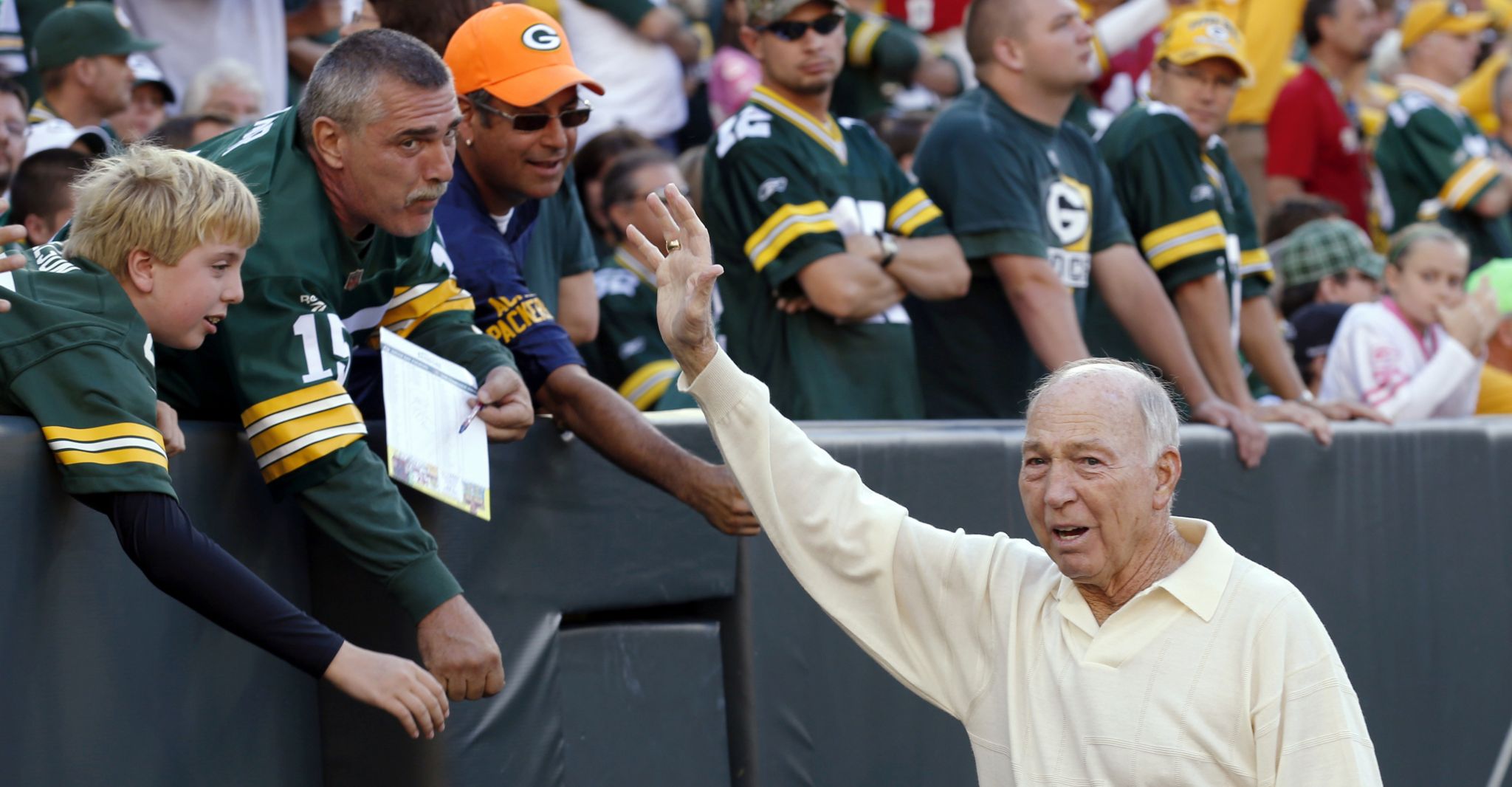 Bart Starr, legendary Green Bay quarterback, dies at 85